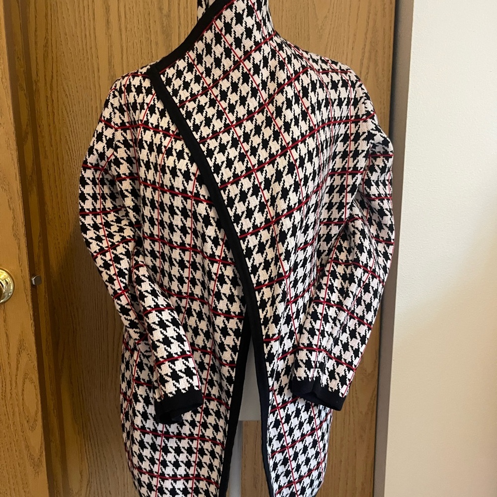 Anne Klein Black, White, and Red Houndstooth Cape